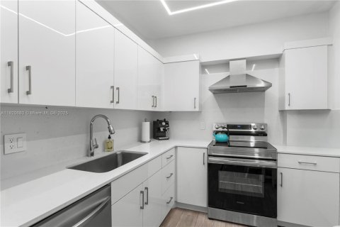 Condominio en venta en Hallandale Beach, Florida, 1 dormitorio, 74.14 m2 № 1783976 - foto 4