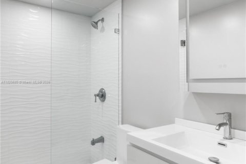 Condominio en venta en Hallandale Beach, Florida, 1 dormitorio, 74.14 m2 № 1783976 - foto 5