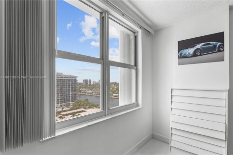 Condominio en venta en Hallandale Beach, Florida, 1 dormitorio, 74.14 m2 № 1783976 - foto 13