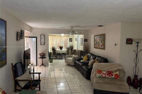 Casa en venta en Hollywood, Florida, 3 dormitorios, 165.37 m2 № 1954744 - foto 4