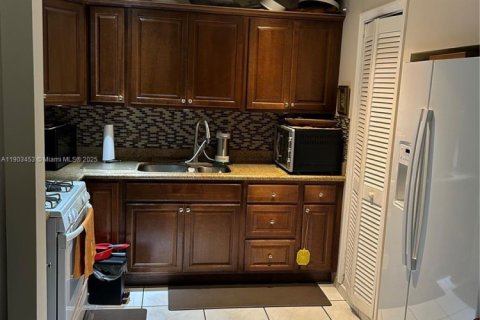 Casa en venta en Hollywood, Florida, 3 dormitorios, 165.37 m2 № 1954744 - foto 3