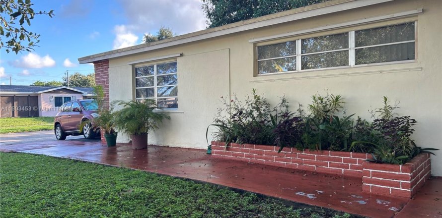 Casa en Hollywood, Florida 3 dormitorios, 165.37 m2 № 1954744