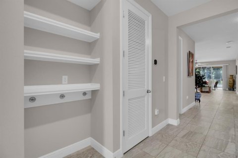 House in Kissimmee, Florida 4 bedrooms, 256.87 sq.m. № 1656917 - photo 6