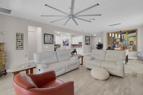 House in Kissimmee, Florida 4 bedrooms, 256.87 sq.m. № 1656917 - photo 13