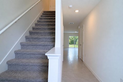 House in Ocala, Florida 3 bedrooms, 139.82 sq.m. № 2394212 - photo 2