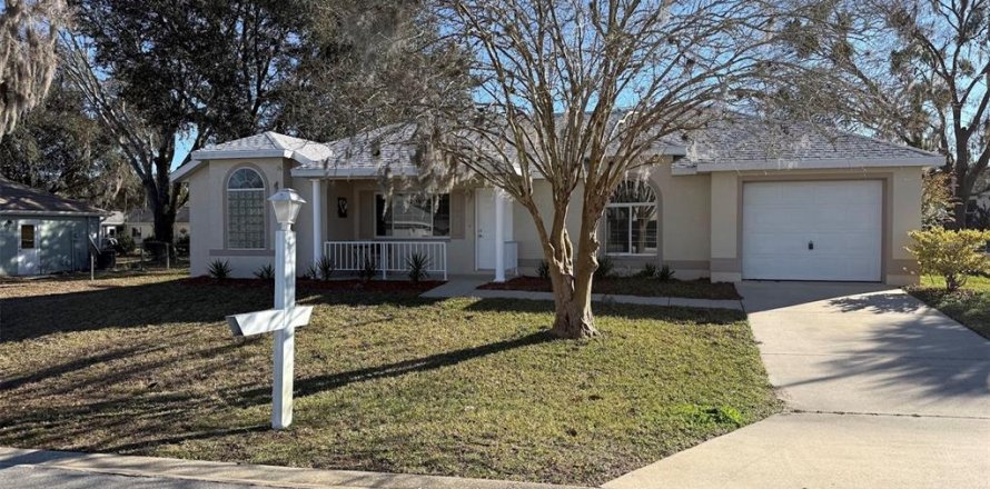 House in Ocala, Florida 2 bedrooms, 109.35 sq.m. № 2150224