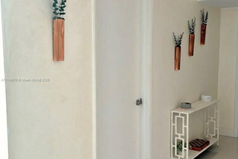 Copropriété à vendre à Miami, Floride: 2 chambres, 100.98 m2 № 1957534 - photo 15