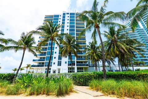 Condo in Bal Harbour, Florida, 1 bedroom  № 1868247 - photo 27