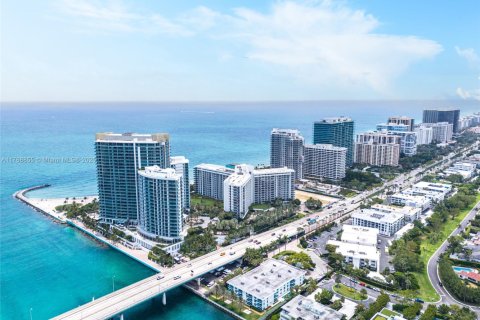 Condo in Bal Harbour, Florida, 1 bedroom  № 1868247 - photo 22