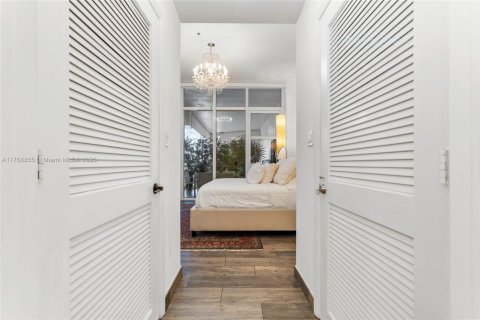 Condo in Bal Harbour, Florida, 1 bedroom  № 1868247 - photo 12