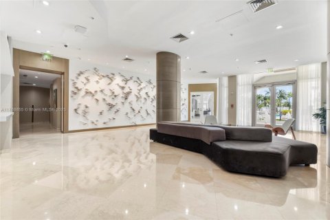Condo in Bal Harbour, Florida, 1 bedroom  № 1868247 - photo 18