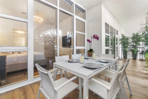 Condo in Bal Harbour, Florida, 1 bedroom  № 1868247 - photo 17