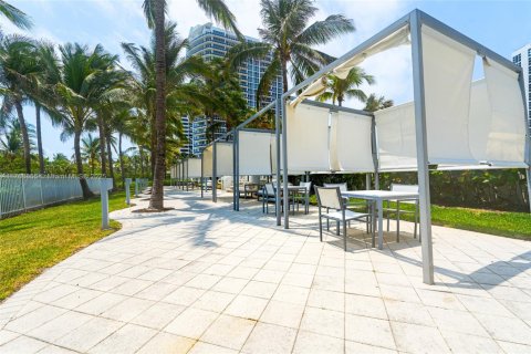 Condo in Bal Harbour, Florida, 1 bedroom  № 1868247 - photo 26