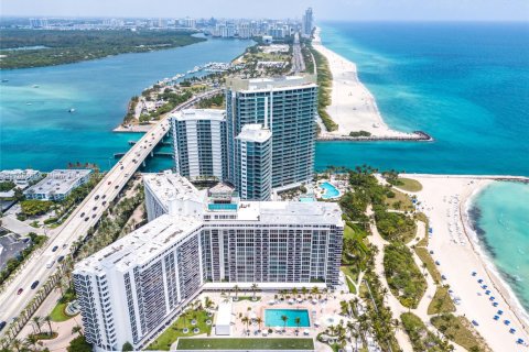 Condo in Bal Harbour, Florida, 1 bedroom  № 1868247 - photo 24