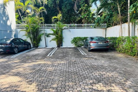 Condominio en venta en Miami, Florida, 1 dormitorio, 45.62 m2 № 1993436 - foto 11