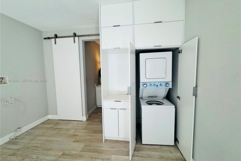 Condominio en venta en Miami, Florida, 1 dormitorio, 45.62 m2 № 1993436 - foto 5