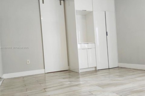 Condominio en venta en Miami, Florida, 1 dormitorio, 45.62 m2 № 1993436 - foto 17
