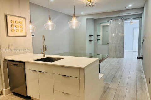 Condominio en venta en Miami, Florida, 1 dormitorio, 45.62 m2 № 1993436 - foto 2