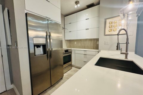 Condominio en venta en Miami, Florida, 1 dormitorio, 45.62 m2 № 1993436 - foto 3