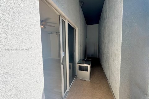 Condominio en venta en Miami, Florida, 1 dormitorio, 45.62 m2 № 1993436 - foto 15
