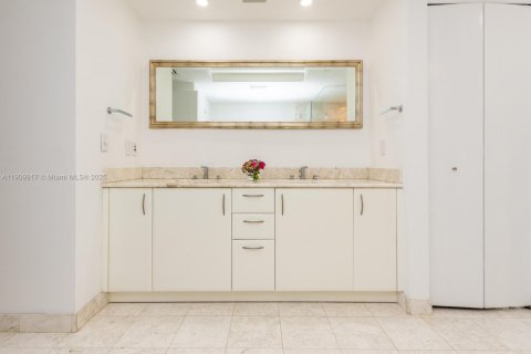 Copropriété à louer à Miami, Floride: 3 chambres, 197.88 m2 № 1965287 - photo 20