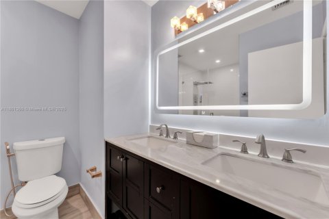 Townhouse in Miami, Florida 4 bedrooms, 163.14 sq.m. № 1686174 - photo 30