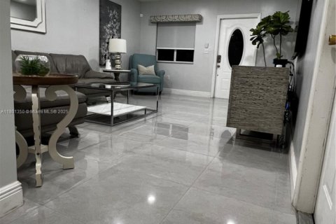 Townhouse in Miami, Florida 4 bedrooms, 163.14 sq.m. № 1686174 - photo 6