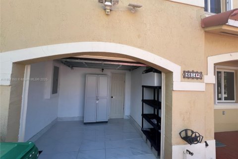 Townhouse in Miami, Florida 4 bedrooms, 163.14 sq.m. № 1686174 - photo 24
