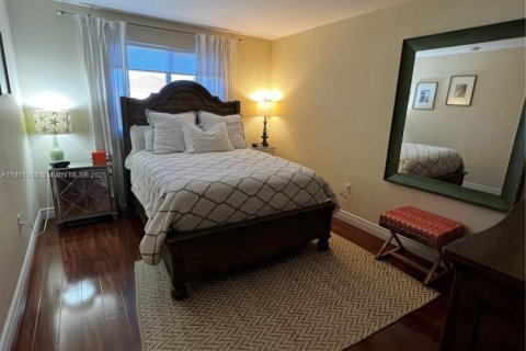Townhouse in Miami, Florida 4 bedrooms, 163.14 sq.m. № 1686174 - photo 15