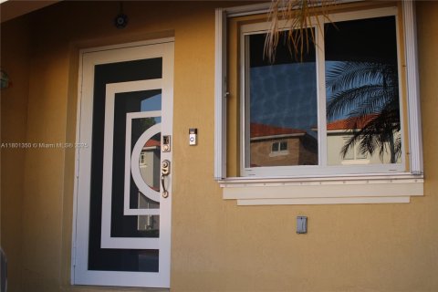 Townhouse in Miami, Florida 4 bedrooms, 163.14 sq.m. № 1686174 - photo 3