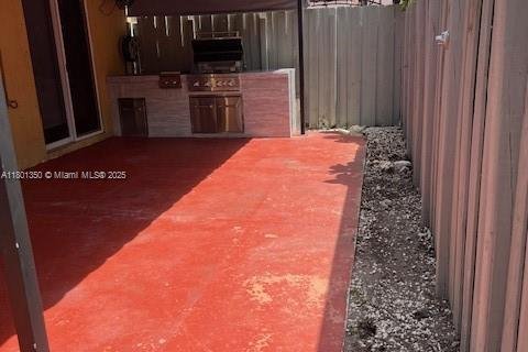 Townhouse in Miami, Florida 4 bedrooms, 163.14 sq.m. № 1686174 - photo 29