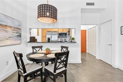 Condo in Miami, Florida, 1 bedroom  № 2218874 - photo 11