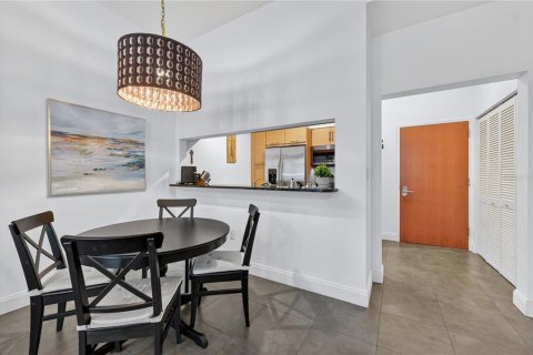 Condo in Miami, Florida, 1 bedroom  № 2218874 - photo 12