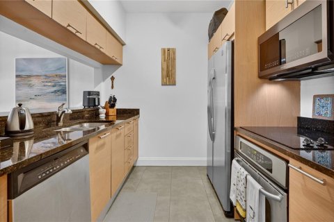 Condo in Miami, Florida, 1 bedroom  № 2218874 - photo 7