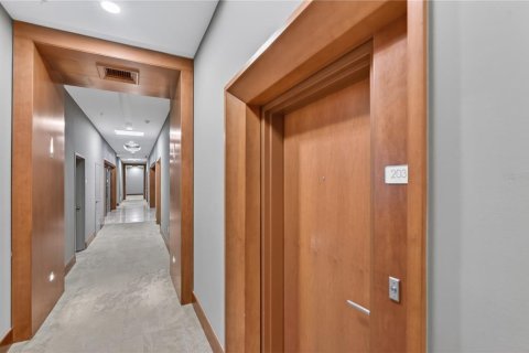 Condo in Miami, Florida, 1 bedroom  № 2218874 - photo 4