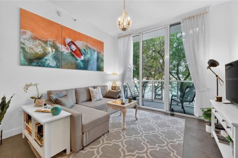 Condo in Miami, Florida, 1 bedroom  № 2218874 - photo 15