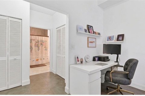 Condo in Miami, Florida, 1 bedroom  № 2218874 - photo 24