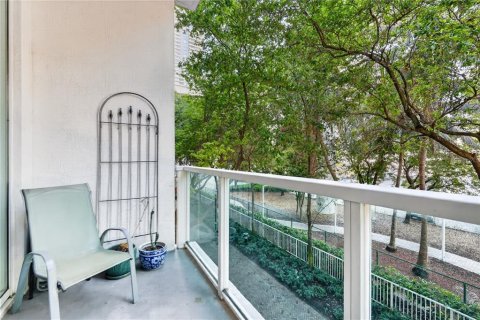 Condo in Miami, Florida, 1 bedroom  № 2218874 - photo 28