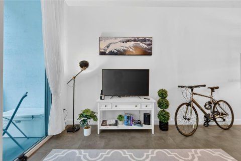 Condo in Miami, Florida, 1 bedroom  № 2218874 - photo 17