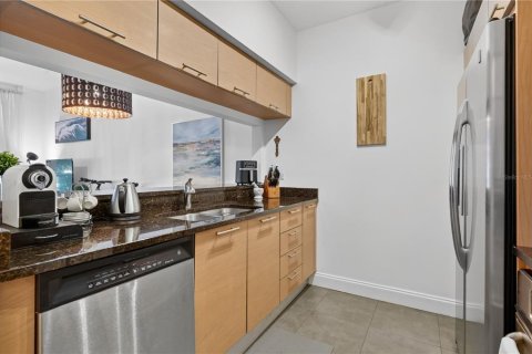 Condo in Miami, Florida, 1 bedroom  № 2218874 - photo 8