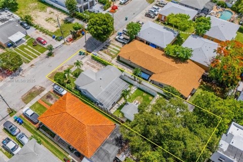 Villa ou maison à louer à Miami, Floride: 7 chambres, 201.97 m2 № 1836200 - photo 5