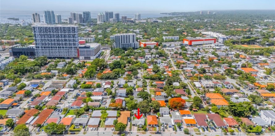 Villa ou maison à Miami, Floride 7 chambres, 201.97 m2 № 1836200