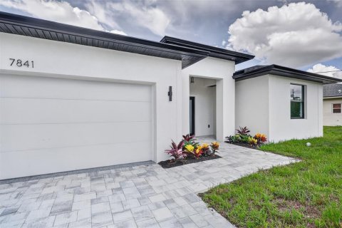 Villa ou maison à vendre à North Port, Floride: 3 chambres, 139.35 m2 № 2150824 - photo 2