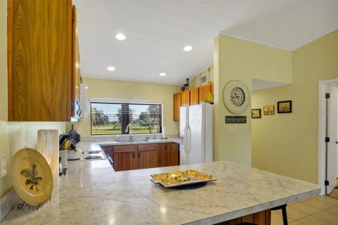 Condo in Lake Wales, Florida, 2 bedrooms  № 2388325 - photo 8
