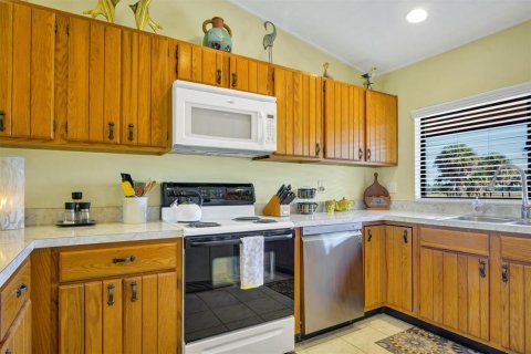 Condo in Lake Wales, Florida, 2 bedrooms  № 2388325 - photo 9