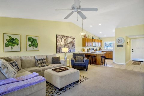 Condo in Lake Wales, Florida, 2 bedrooms  № 2388325 - photo 11
