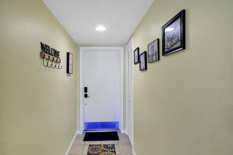 Condo in Lake Wales, Florida, 2 bedrooms  № 2388325 - photo 4