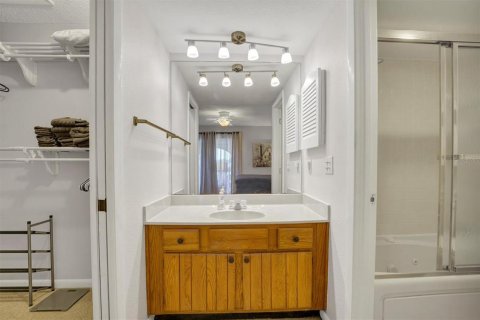 Condo in Lake Wales, Florida, 2 bedrooms  № 2388325 - photo 24