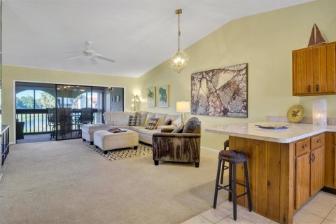 Condo in Lake Wales, Florida, 2 bedrooms  № 2388325 - photo 5