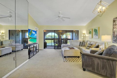 Condo in Lake Wales, Florida, 2 bedrooms  № 2388325 - photo 6